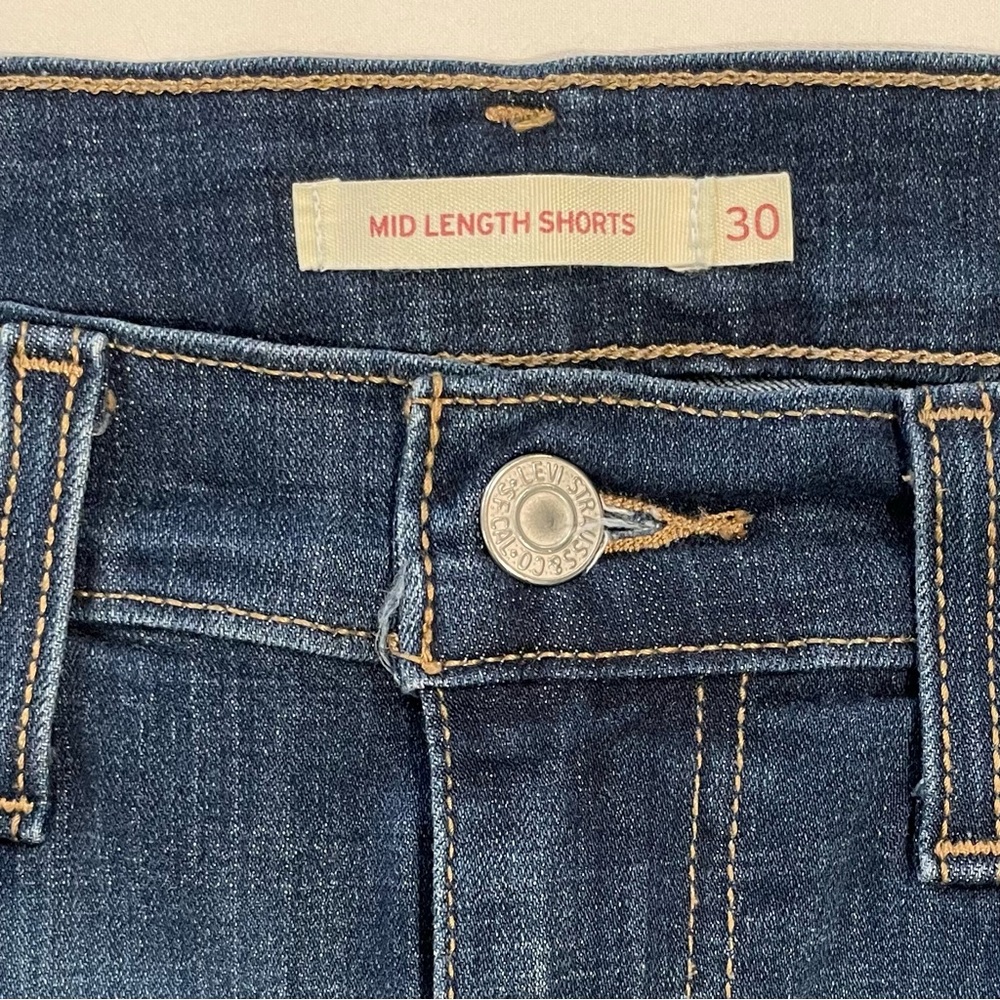 Levis Denim Shorts Womens 10 30 Mid Length Lapis Smile Medium Blue Jeans Cuffed - Picture 2 of 4